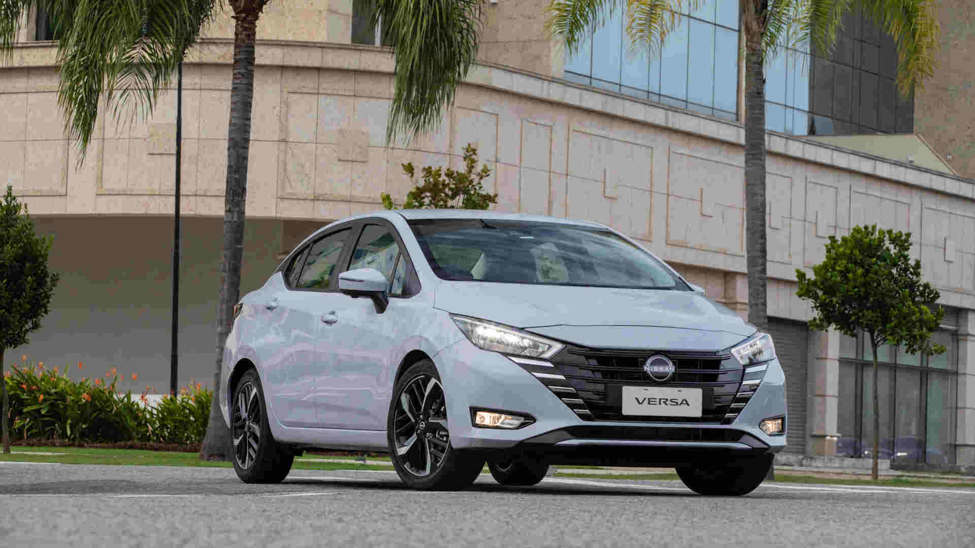 Nissan Versa 2024 chega mais seguro! Visual regrediu?