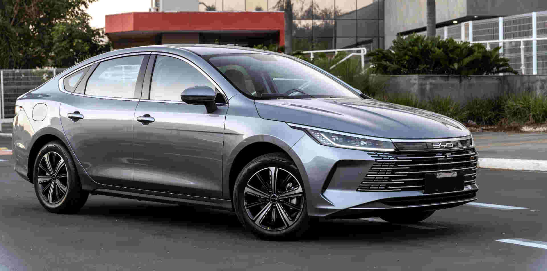 Novo rei no pedaço? BYD King chega para fazer frente ao Toyota Corolla