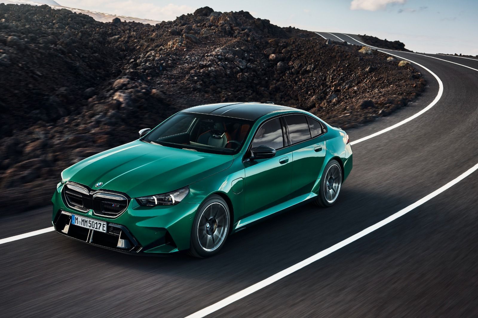 BMW M5 completa 40 anos de história: veja fotos e conheça as gerações do veículo