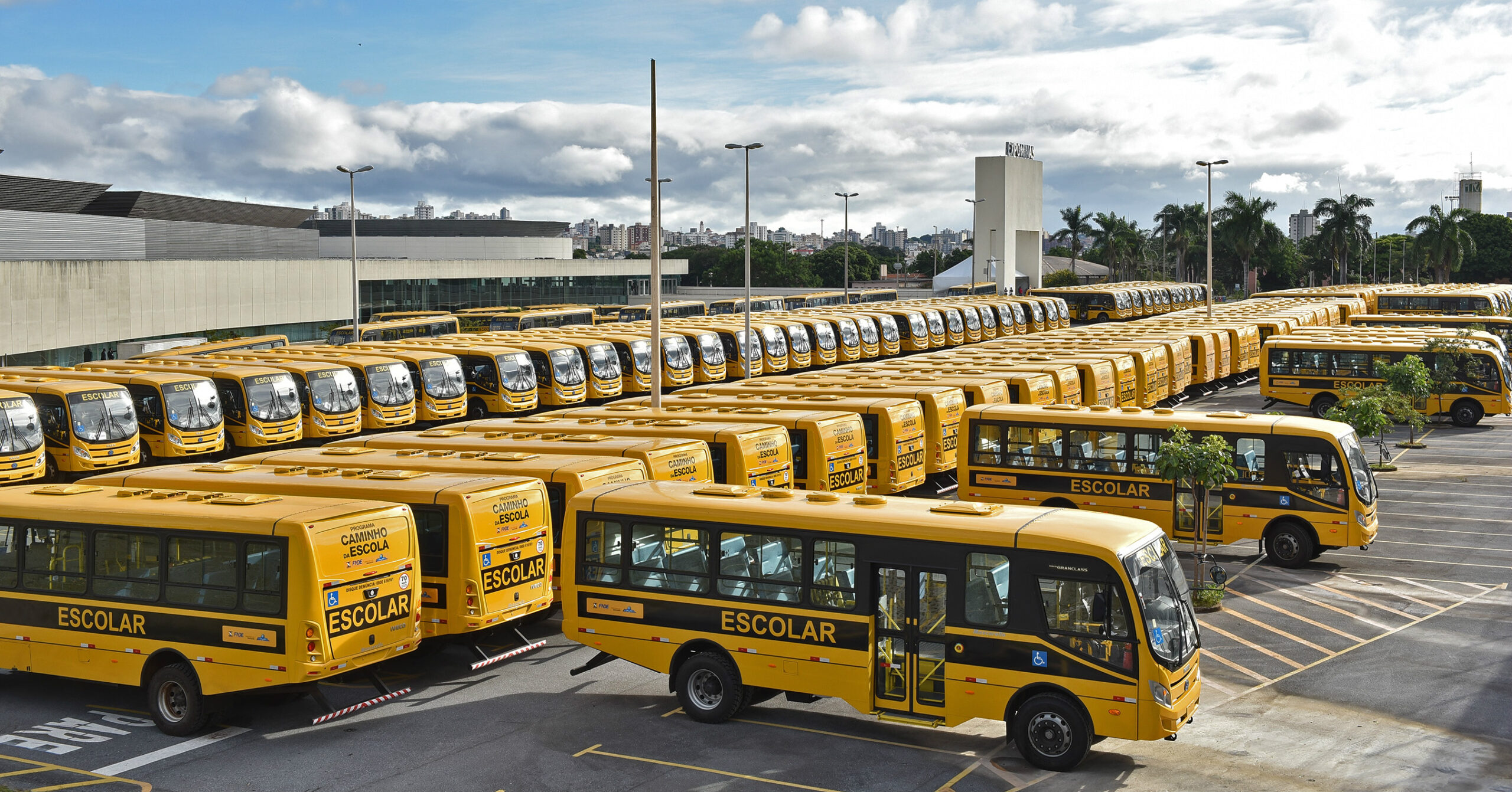 Licenciamento de ônibus cresce em julho, mas ainda abaixo do ano passado
