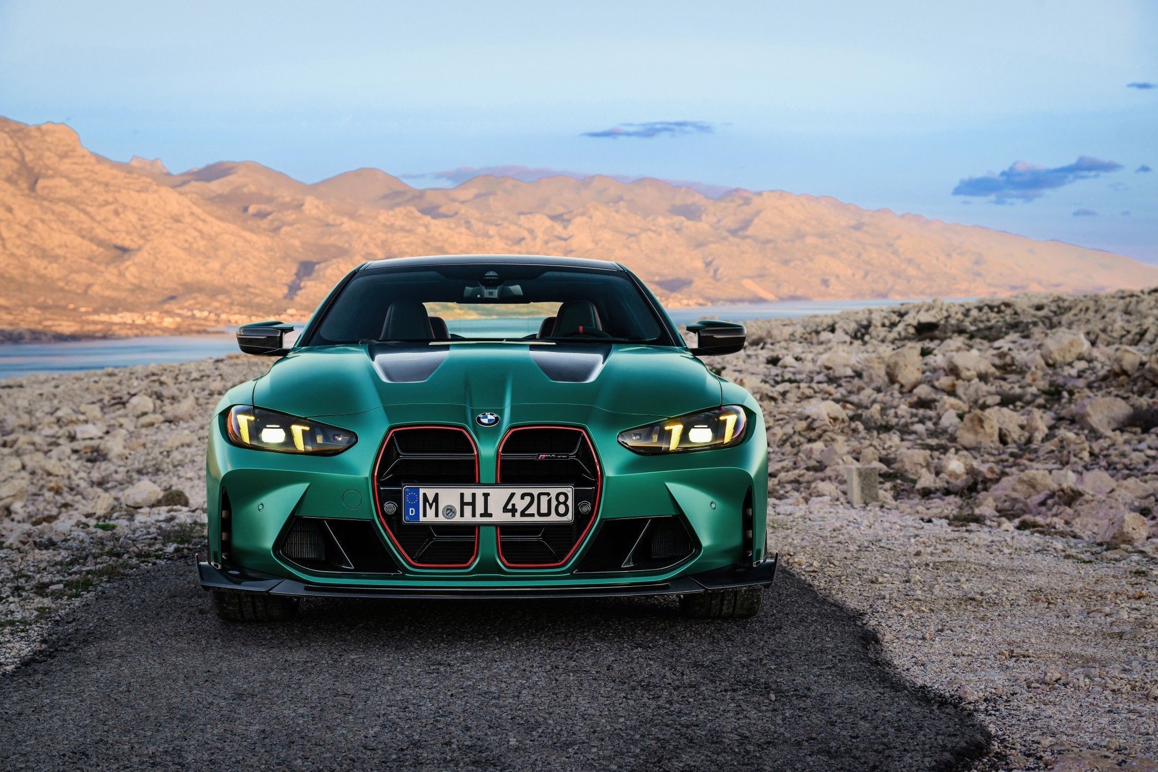 BMW M4 CS vem ao Brasil com apenas 35 unidades: confira detalhes do carro