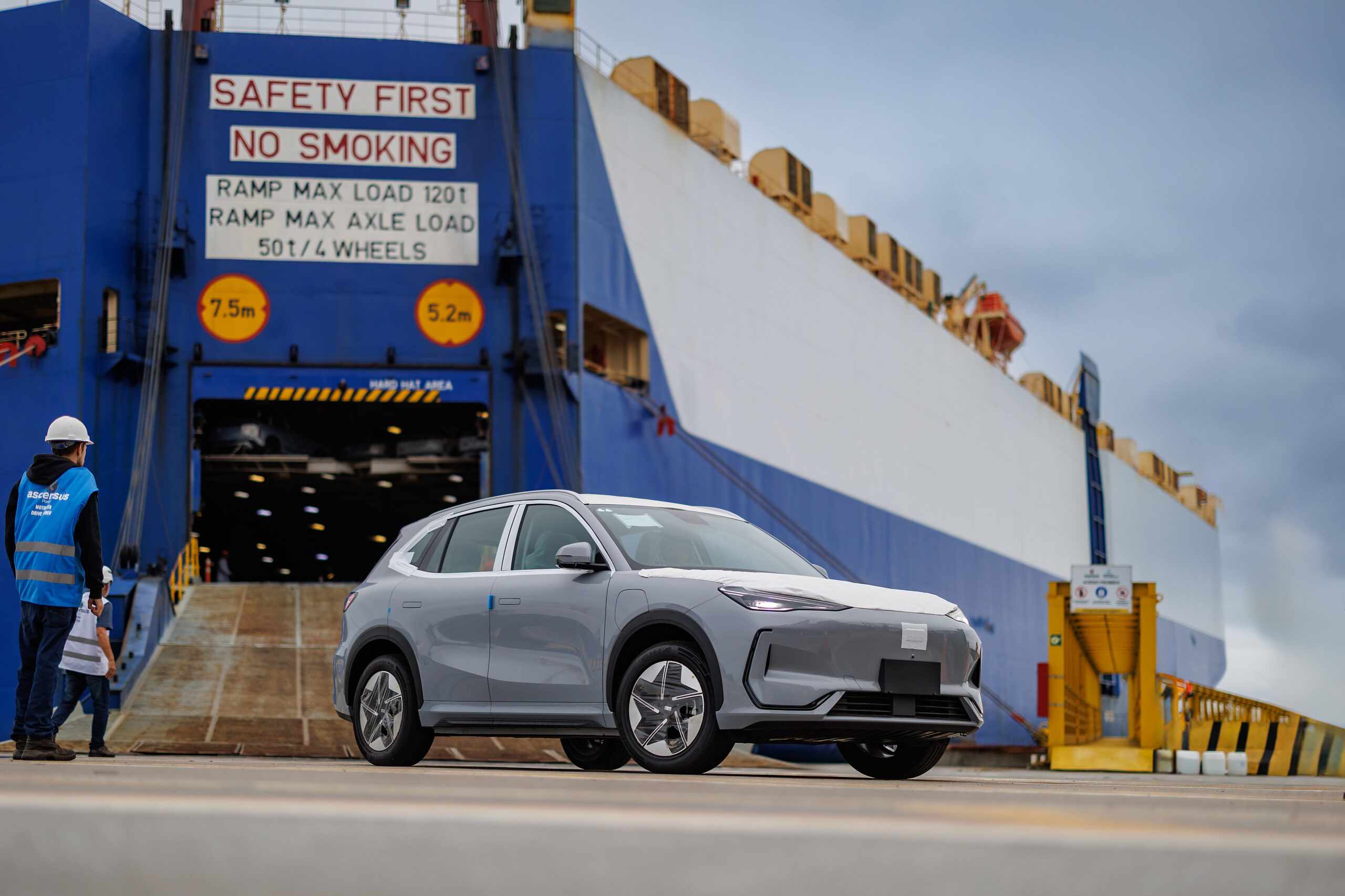 Para aumentar números, indústria chinesa exporta carros novos como usados