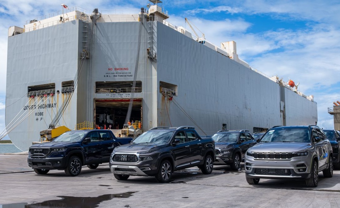 Stellantis realiza megaoperação no Porto de Suape