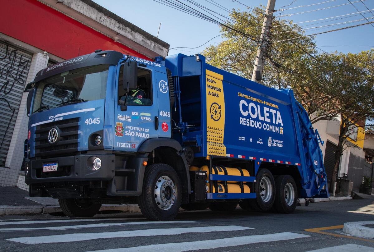 VWCO e EcoUrbis colocam caminhão a gás na coleta de resíduos
