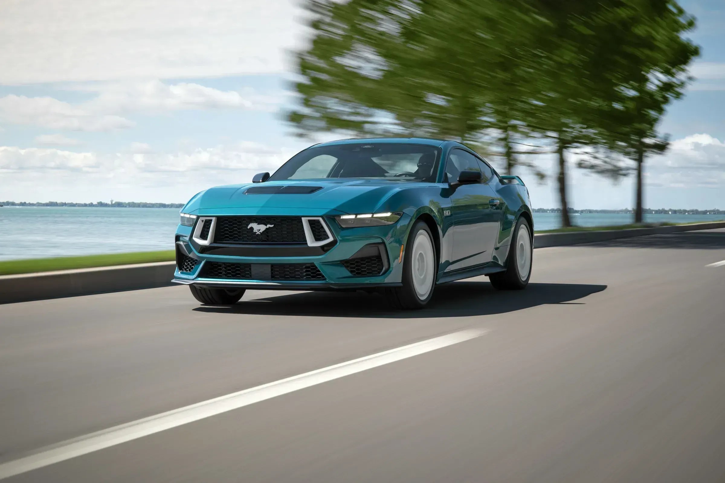Mustang GT 2026 recebe edição especial com visual inspirado nos anos 80