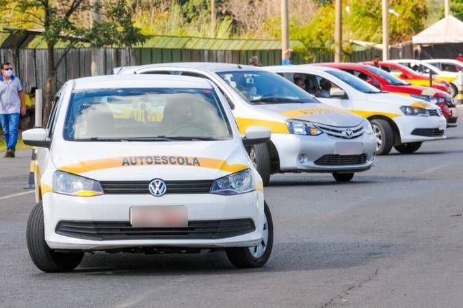 Fim da obrigação de autoescola para CNH preocupa setor: “É para liquidar”