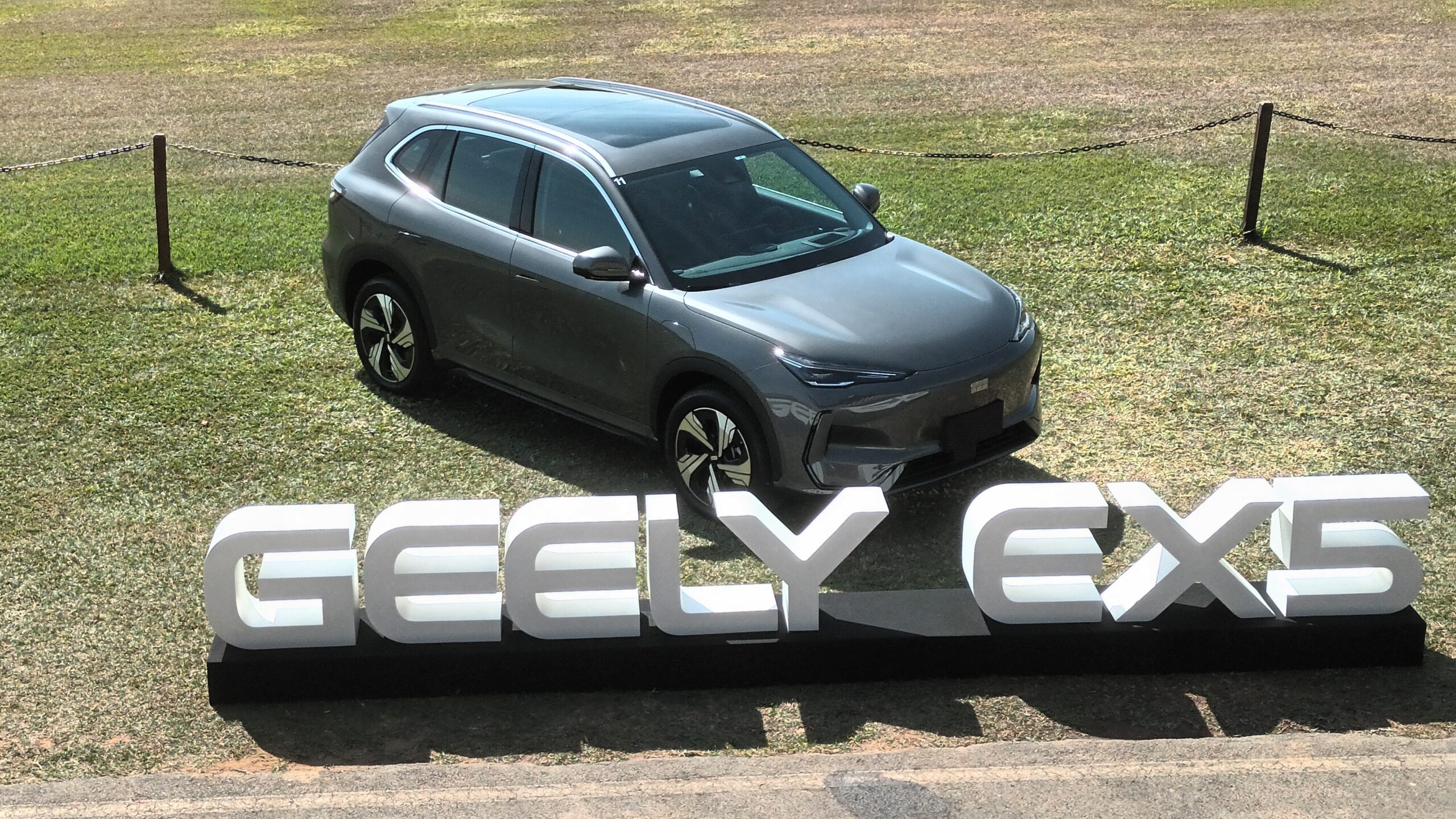 Geely volta ao Brasil com SUV elétrico e preços agressivos