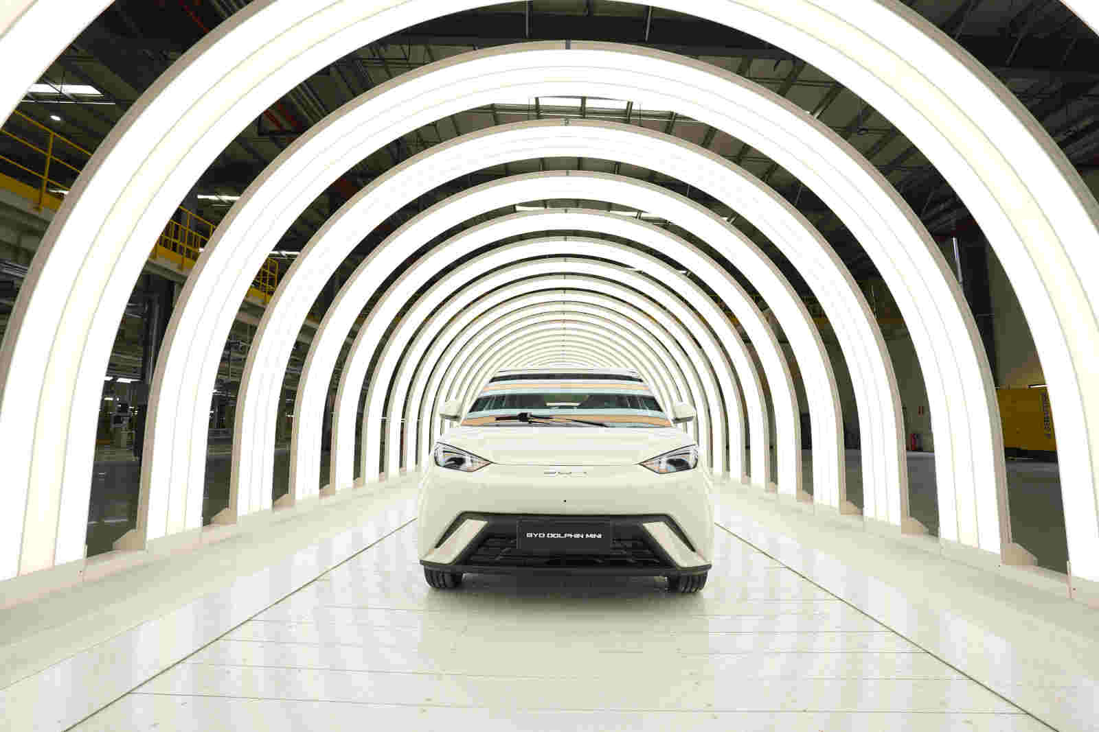 Que momento! BYD apresenta seu primeiro carro 100% elétrico brasileiro e prepara dois híbridos