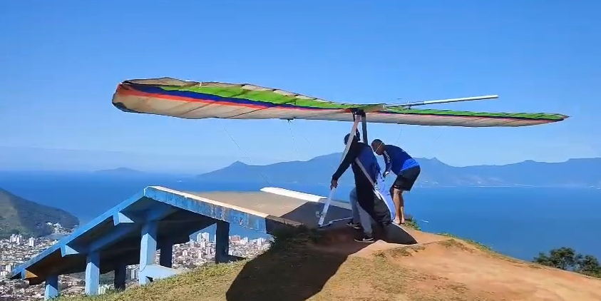 Piloto de asa-delta morre ao cair de 40 metros durante voo em SP