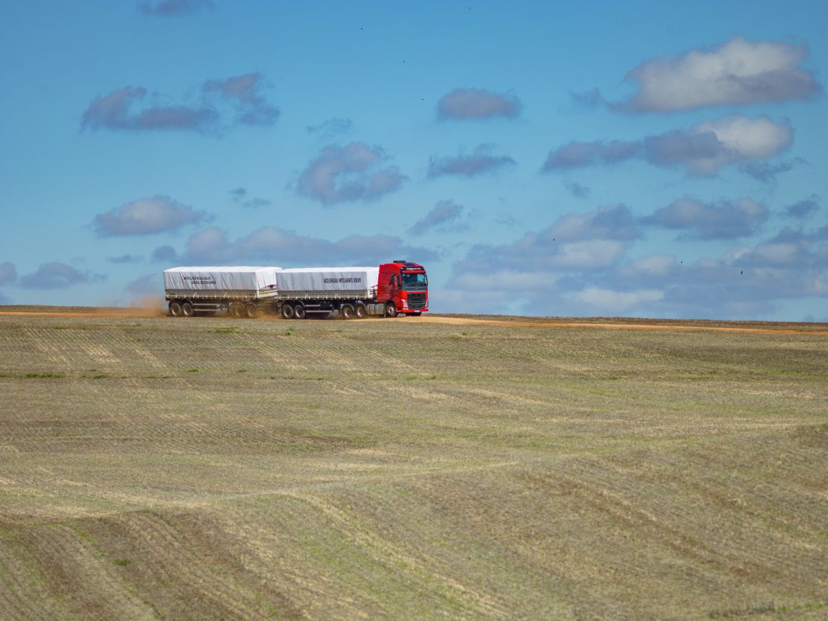 Fenabrave revisa projeções de vendas de caminhões para baixo