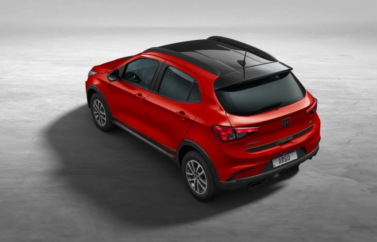 Deixou de ser automático: Fiat Argo Trekking 2026 volta a ter câmbio manual, e fica mais caro que o Pulse
