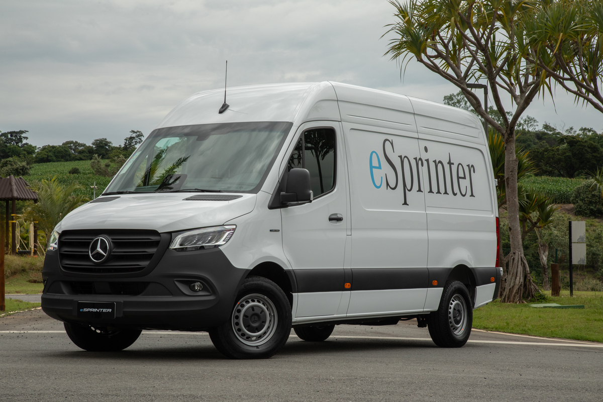 FedEx eletrifica a frota com Mercedes-Benz eSprinter