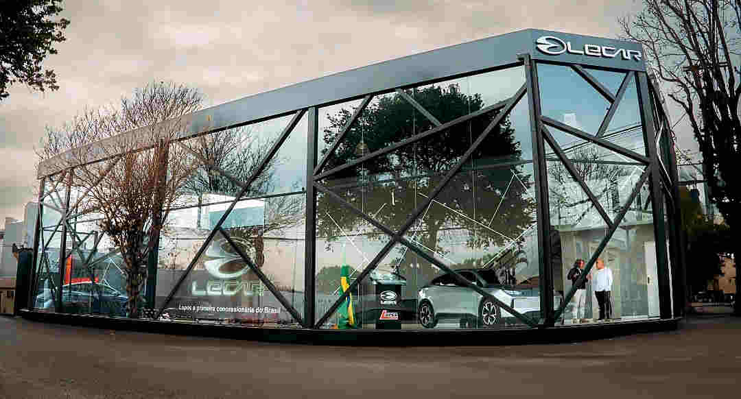 Ousadia? Loucura? Lecar inaugura concessionária antes mesmo de ter fábrica e carros prontos!