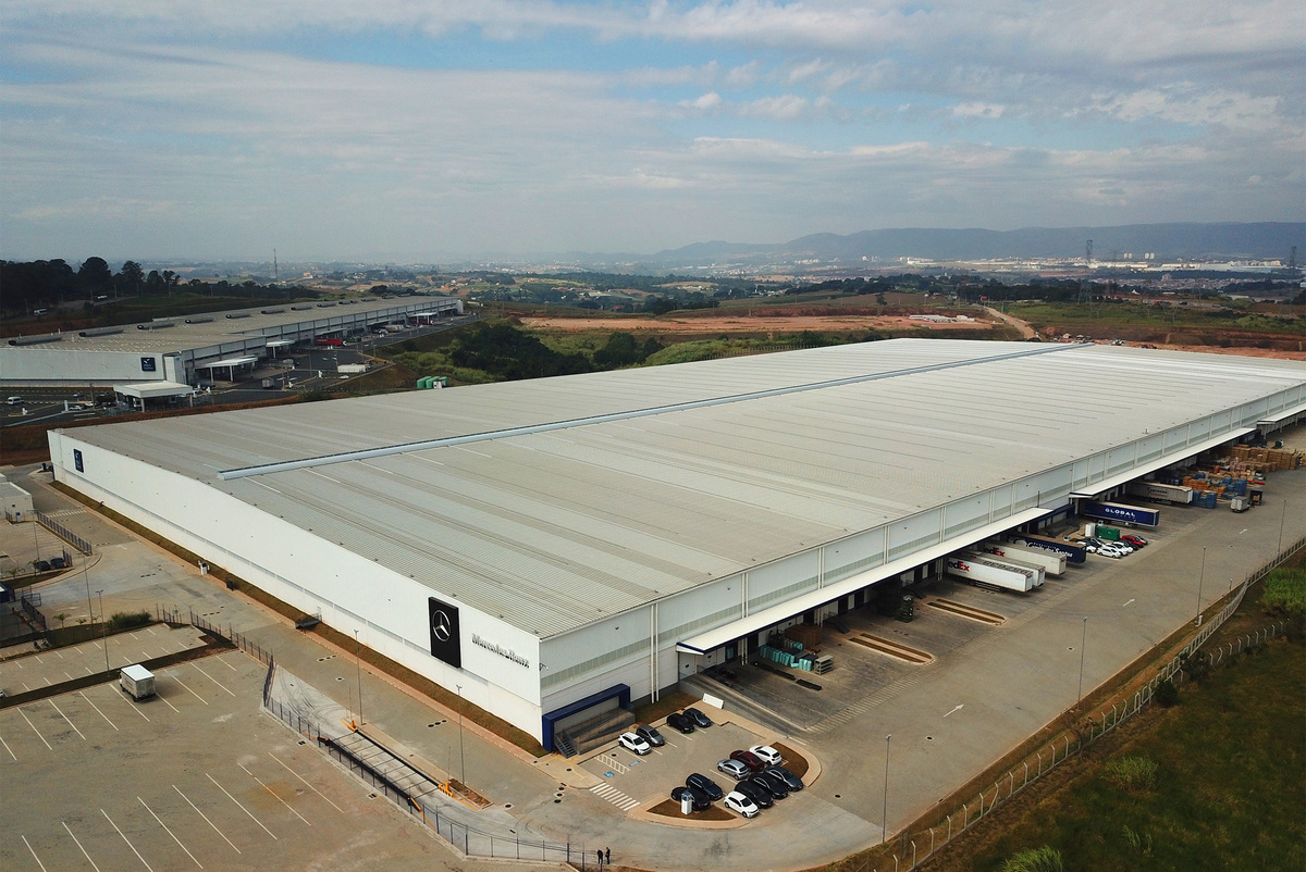 Em casa nova, centro logístico da Mercedes-Benz ganha em eficiência