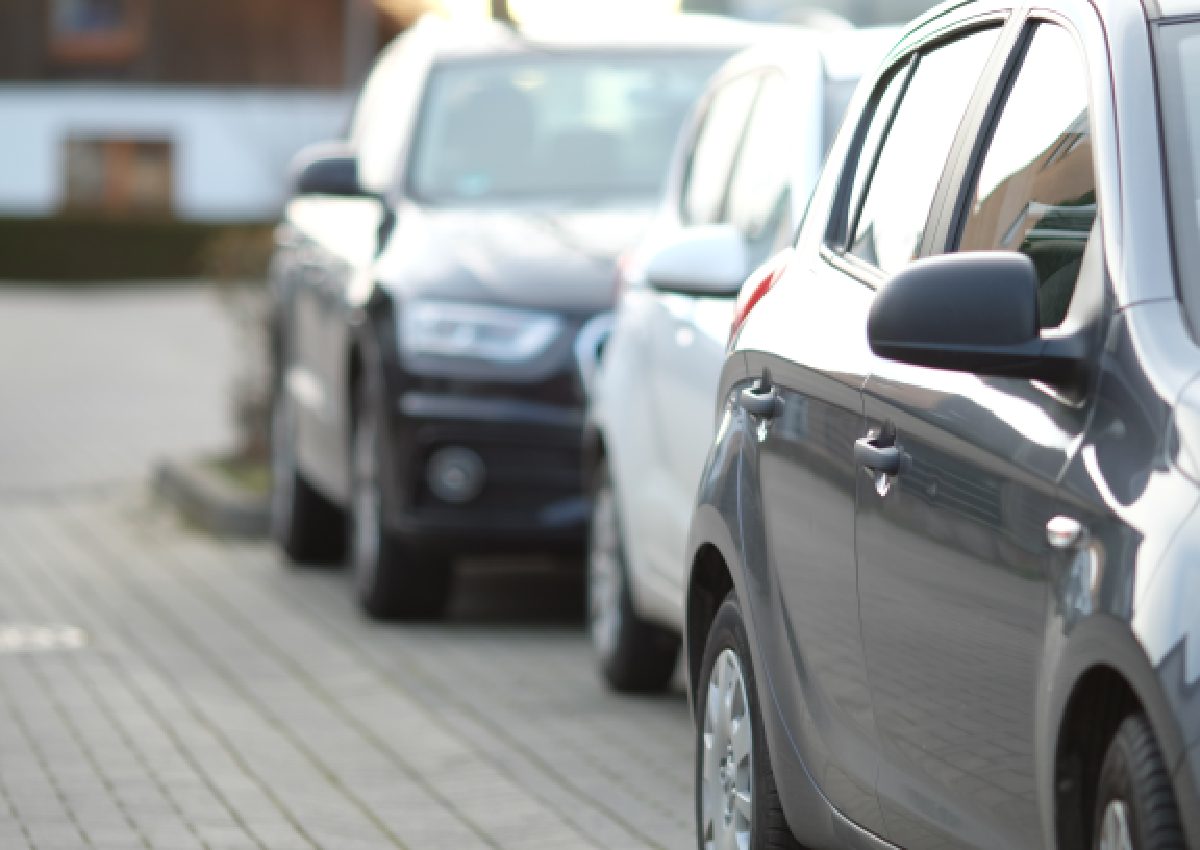5 carros usados para PCD por R$ 65 mil, R$ 70 mil e R$ 80 mil