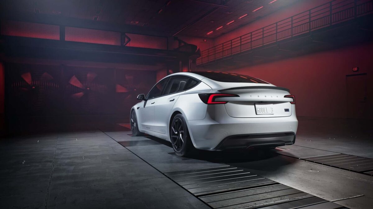 Voltou atrás? Tesla admite erro no Model 3 e vende item que ela tirou por R$ 1.900