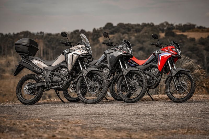 Honda XRE 300 Sahara tem novas cores na linha 2026; saiba preço e detalhes