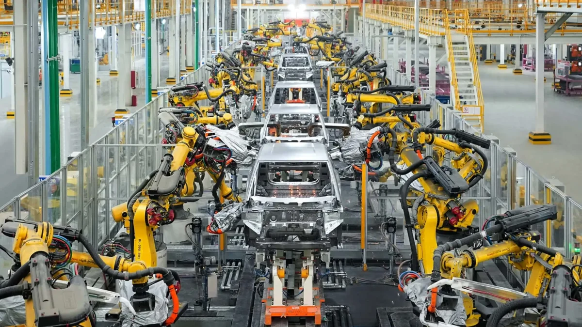 BYD avança na Europa e se prepara para produzir carros na Europa