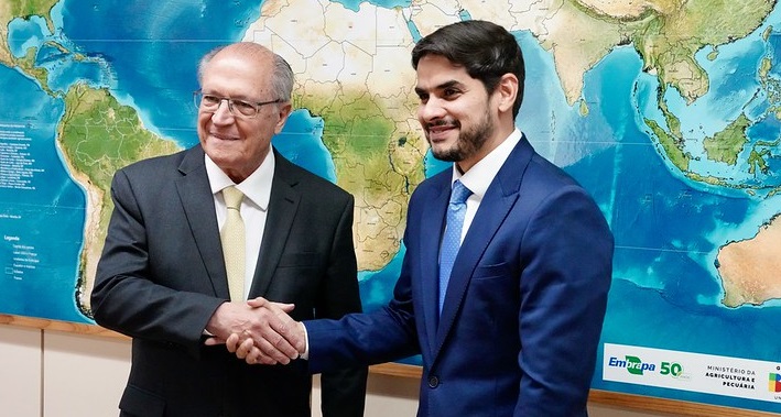 Alckmin recebe convite para o Salão do Automóvel