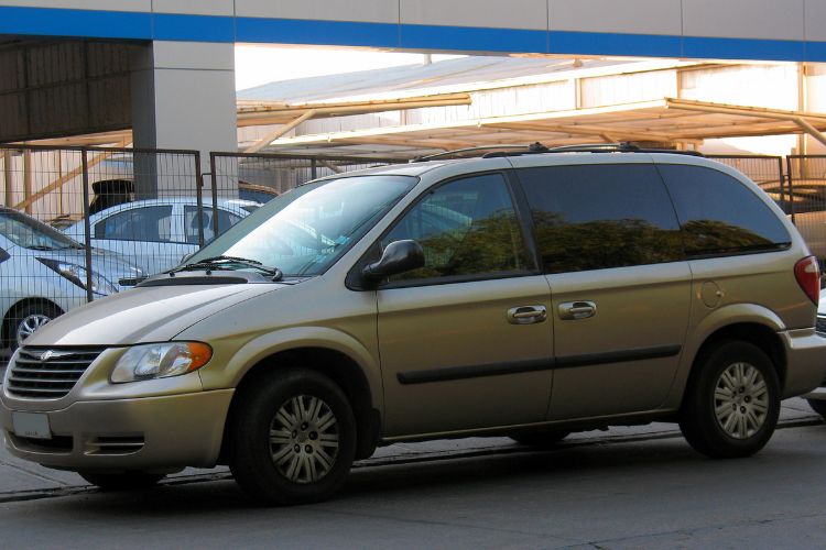 Chrysler Caravan: a minivan que reinventou o carro da família nos anos 80
