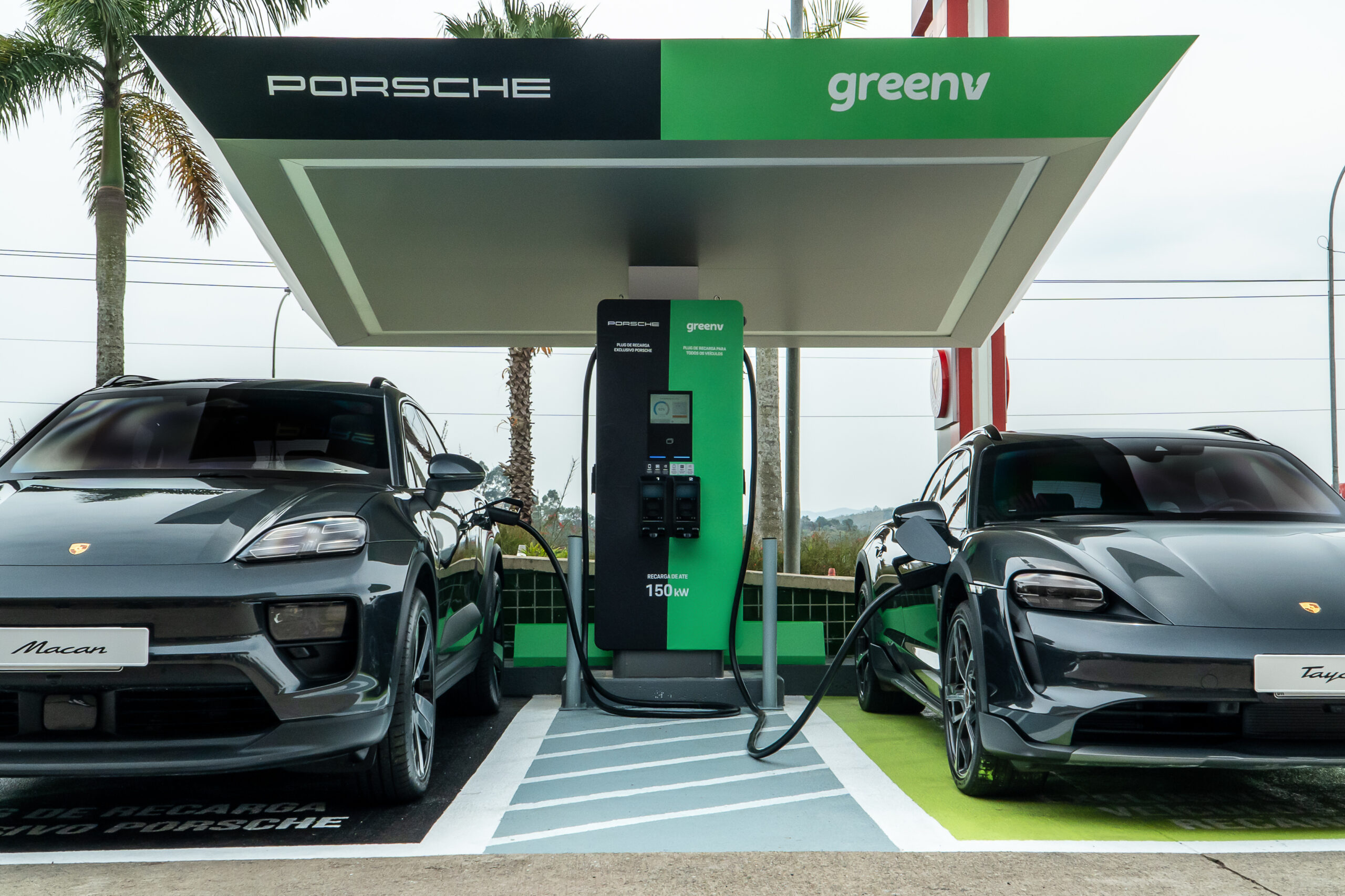 Porsche investe em 66 carregadores ultrarrápidos em estradas