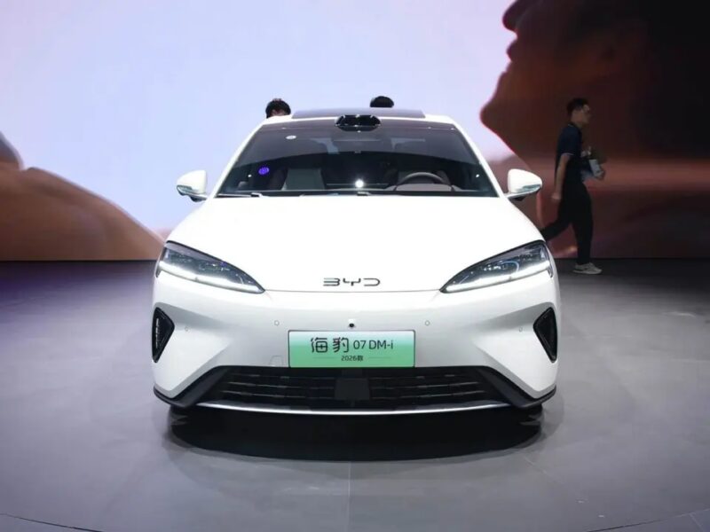 BYD lança o novo sedã híbrido Seal 07 DM-i com tecnologia de ponta