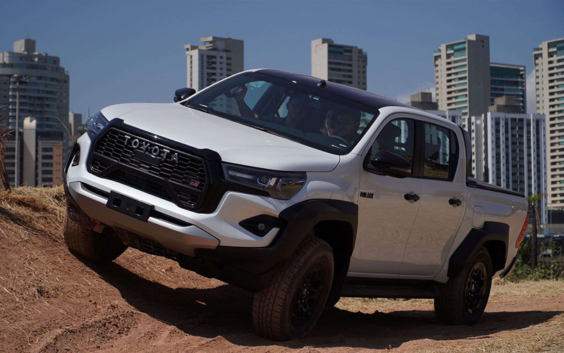 Hilux ameaça hegemonia de uma década da Toro