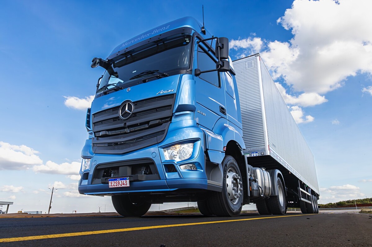 Mercedes-Benz: ponto fora da curva no mercado de caminhões.