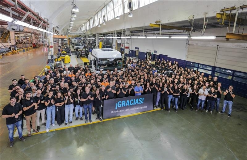 Mercedes-Benz inicia transferência da produção para nova fábrica de Zárate