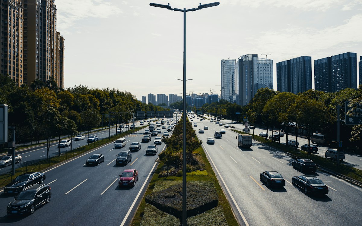 Imagem ilustrativa: Carro na estrada